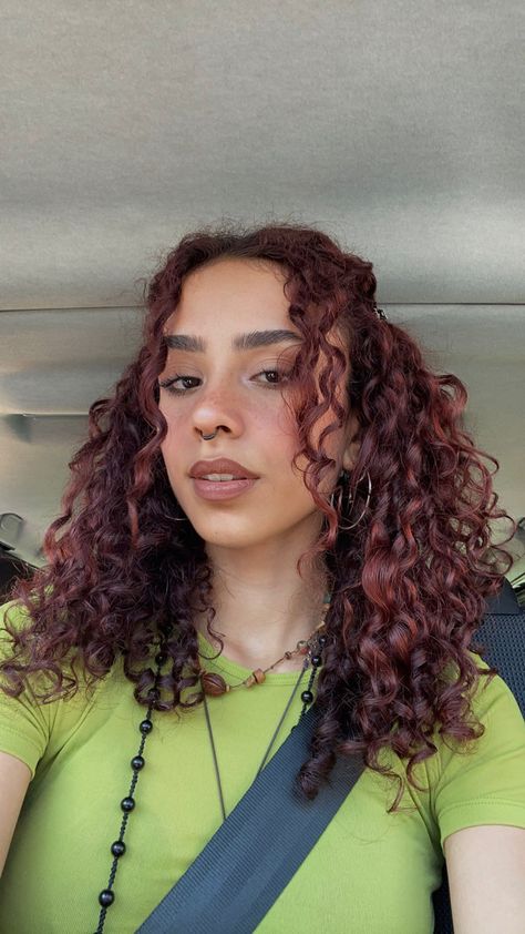 Curly Hair With Red Underneath, Brown Red Copper Hair Color Curly, Red Lowlights In Brown Hair Curly, Curly Red Hair Highlights, Cherry Brunette Curly Hair, Maroon Hair Curly, Curly Maroon Hair, Curly Brown Red Hair, Curly Hair Color Block