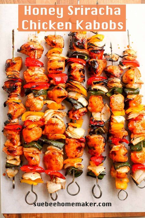 Honey Sriracha Chicken Kabobs are THE perfect summer grilling recipe. Healthy, easy to prepare, and a wonderful sweet-and-spicy flavor. Recipes With Sriracha, Veggie Kabob Marinade, Spicy Chicken Kabobs, Siracha Chicken Recipes, Chicken Kabobs On The Grill, Sweet Chili Sauce Chicken, Veggie Marinade, Grilled Kabobs, Meal Board