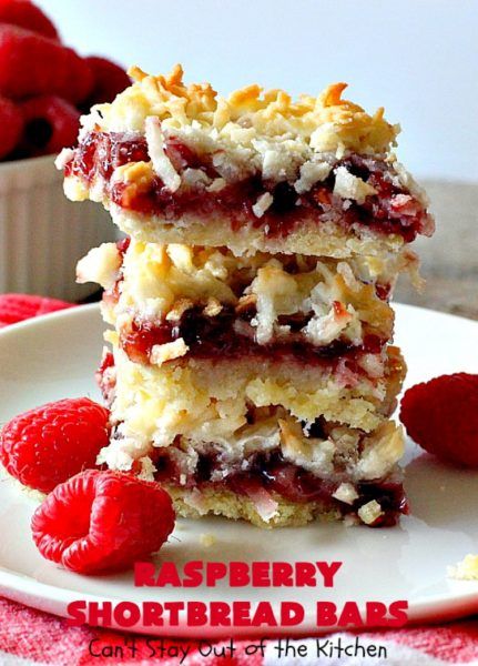 Raspberry Coconut Squares, Raspberry Coconut Bars Recipe, Healthy Squares, Desert Squares, Harvest Desserts, Raspberry Shortbread Bars, Raspberry Coconut Bars, Berry Bars, Raspberry Shortbread