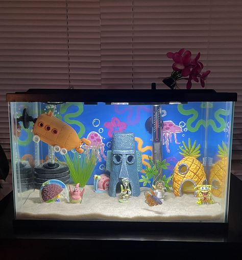 Fish Tank Background Ideas, Spongebob Aquarium Ideas, Diy Fish Tank Decor, Natural Fish Tank Ideas, Aquarium Decor Ideas, Spongebob Aquarium, Spongebob Fish Tank, Fish Tank Themes Ideas, Cool Fish Tank Decorations