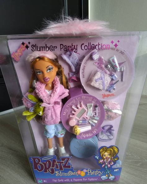 Bratz Slumber Party Yasmin! 💋💅💄💤🐸 @officialbratz #bratz #bratzdoll #bratzdolls #bratzyasmin #prettyprincess #bratzslumberparty #bratz2003… Bratz Collections, Scene Aesthetics, Bratz Slumber Party, Good Night Angel, Yasmin Bratz, Bratz Yasmin, Night Angel, Doll Pictures, Bratz Doll Outfits