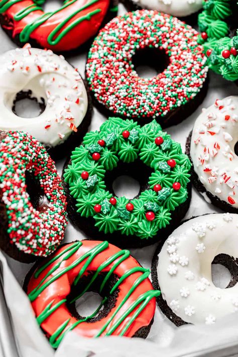 Donut Tower Christmas, Christmas Donuts Decoration, Donut Ideas Decoration, Christmas Donuts Ideas, Doughnut Truck, Brown Butter Shortbread, Donut Christmas, Holiday Donuts, Festive Holiday Desserts