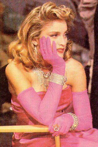 "Material Girl" is a song by 80's pop icon, Madonna. This song is an example of how materialistic the 80's was. Madonna Fashion, Mary Lambert, Madonna Pictures, Madonna Music, Madonna 80s, Sufjan Stevens, Female Musicians, Under My Skin, Material Girl