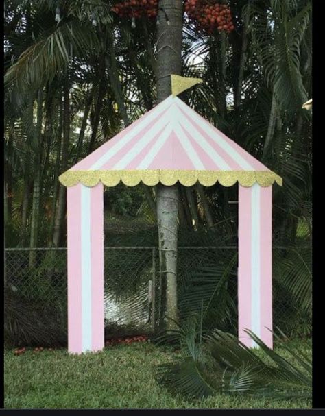 Pastel Carnival, Dumbo Birthday Party, Pink And Gold Party, Carousel Birthday Parties, Backdrop Pink, Carousel Party, Carousel Birthday, Circus Carnival Party, Circus Theme Party