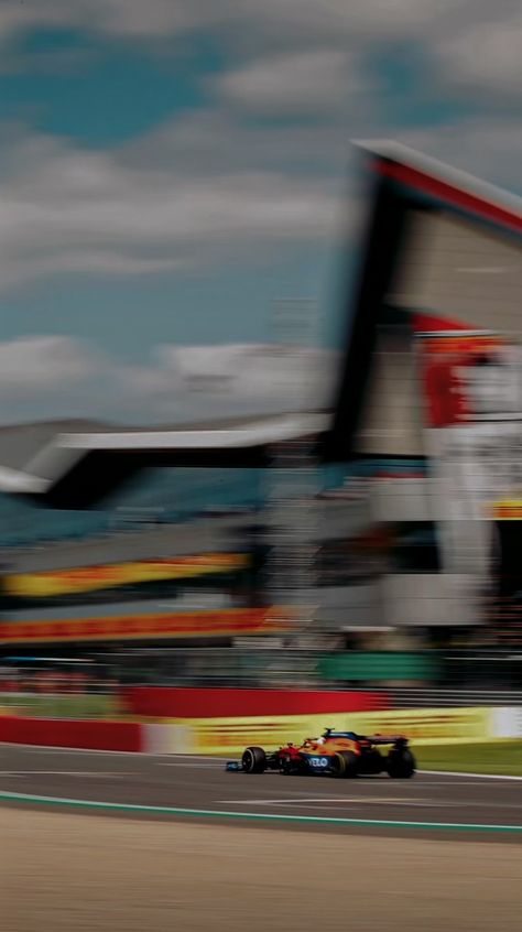 F1 Track Wallpaper, Silverstone F1 Track, Silverstone F1, Cold Pictures, F1 Track, Mclaren Formula 1, Racing Circuit, Mclaren F1, Ferrari F1