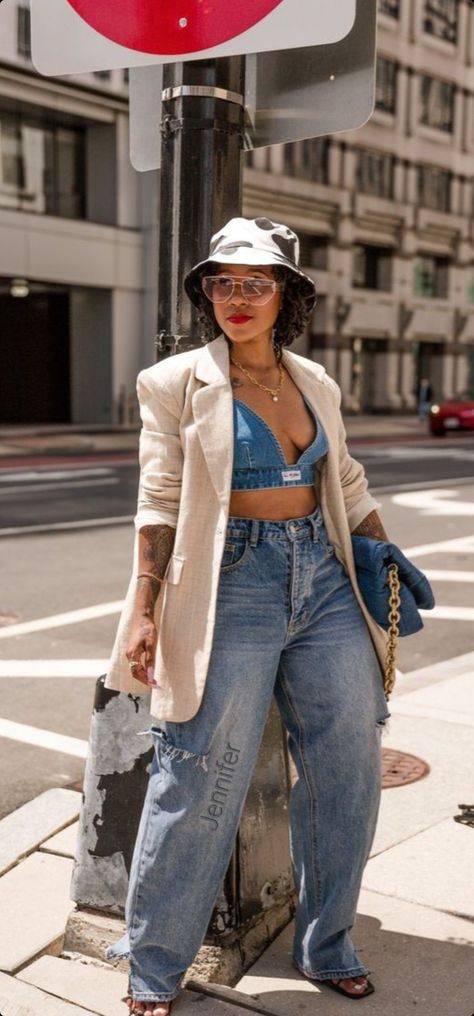 Chic Outfits Casual, Date Night Looks, Denim Party, Denim Street Style, Casual Chic Outfits, Denim On Denim, Street Style Edgy, Looks Street Style, Denim Trends