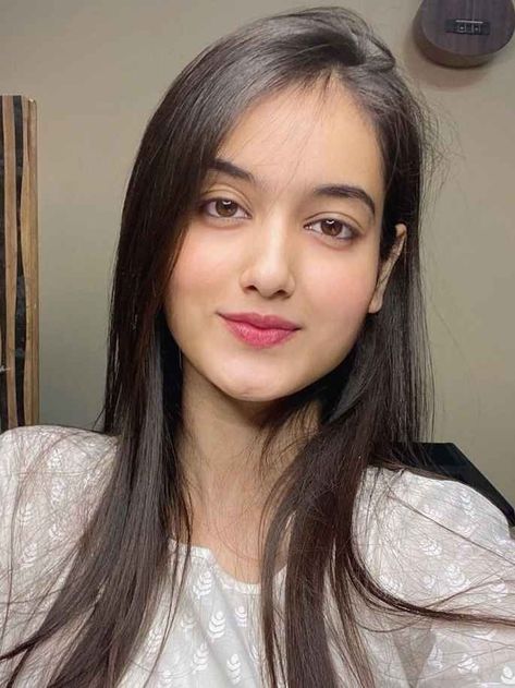 Krati Saini Wiki, Biography, Age, Boyfriend, Facts and More Krati Saini Instagram, Krati Saini, Alice Englert, Boyfriend Facts, Hotel Bedroom, Lip Sync, Madhya Pradesh, Woman Crush, Indian Beauty Saree