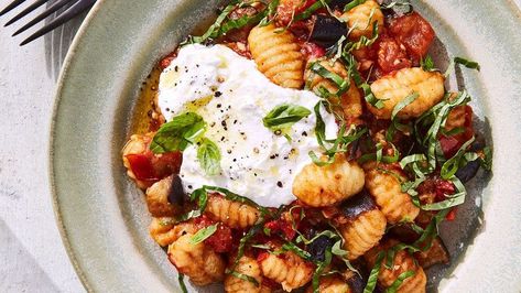 A quick and hearty, but not-too-heavy, one-skillet summer dinner made with frozen gnocchi and in season tomatoes and eggplant. Eggplant Gnocchi, Tomato Eggplant, One Pot Pasta Recipes, Gnocchi Recipes, One Pot Pasta, Eggplant Recipes, Vegetarian Recipes Dinner, Summer Dinner, Vegetarian Dinner