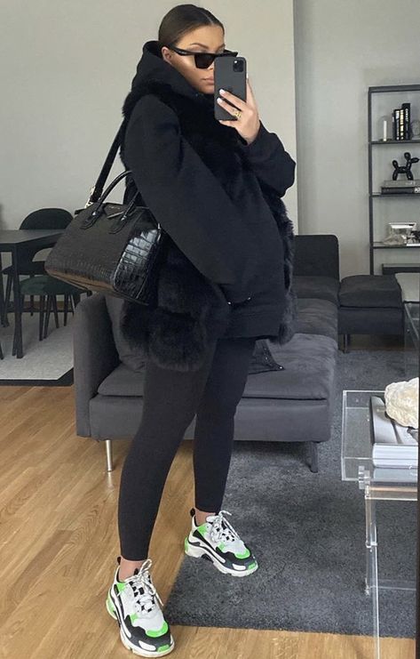 Balenciaga Triple S Outfit Woman, Balenciaga Trainers Outfit, Balenciaga Triple S Outfit, Triple S Outfit, Balenciaga Triple S Black, Balenciaga Trainers, Trainers Outfit, Christmas Beauty, Sneaker Style