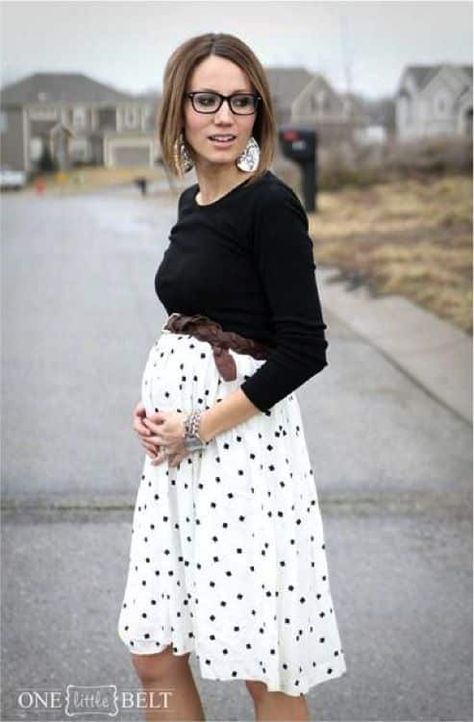 preg1 Pregnant Street Style, Pregnancy Fashion Fall, Pregnancy Outfit, Belted Skirt, Pregnancy Style, Fall Maternity, Pregnancy Looks, Baby Belly, Bump Style