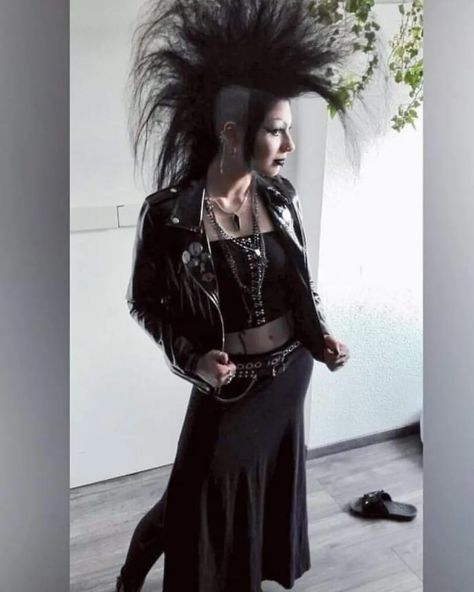 Deathrocker Goth, Goth Pics, Gothic Fits, Trad Goth Outfits, Deathrock Fashion, 80’s Outfits, Dark Gothic Fashion, Goth Outfit Inspo, Types Of Goth