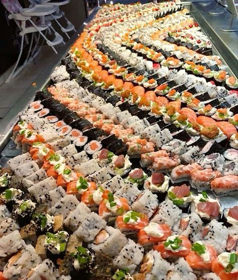 Japanese Food Sushi, Sushi Platter, Sushi Roll, Delicacy Food, God Mat, Sushi Recipes, Yummy Comfort Food, Sushi Bar, Food Goals