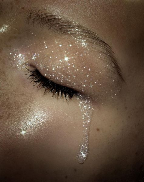 Glitter tears Oh My Goddess, Unique Makeup, Her Eyes, Strobing, Nostril Hoop Ring, Makeup Inspiration, Eyeliner, Makeup Looks, Lashes