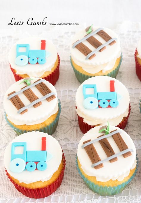 Train Theme Cupcakes, Train Birthday Cupcakes, Train Baby Shower, Train Cupcakes, Fondant Ideas, Cupcakes Ideas, Iced Biscuits, Trains Birthday Party, 2 Birthday Cake