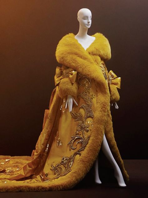 Guo Pei, Fantasy Fashion, Character Outfits, Historical Fashion, Fashion History, Fancy Dresses, Costume Design, Couture Fashion, Rihanna