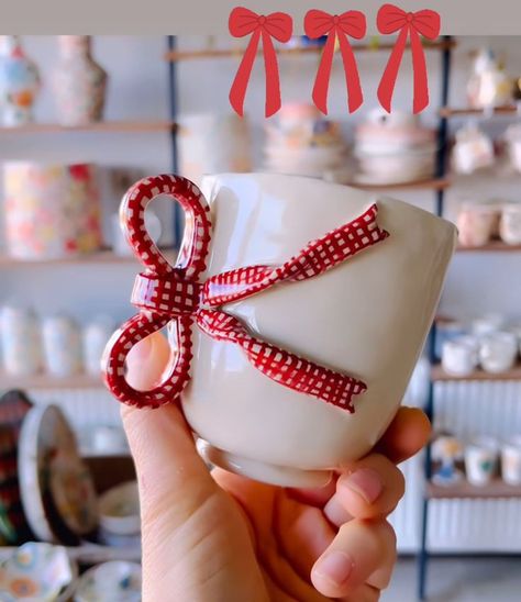 Mug Painting Ideas, Hot Chocolate With Marshmallows, Chocolate With Marshmallows, Mug Painting, Diy Pottery Painting, Hot Chocolate Marshmallows, Tanah Liat, Chocolate Marshmallows, 카드 디자인