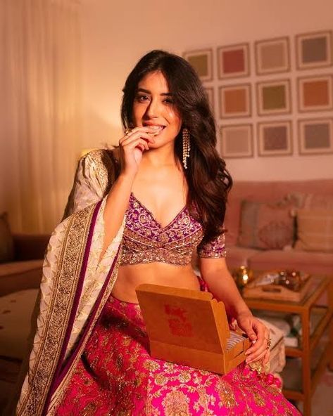 Kritika Kamra, Night Shoot, Indian Gowns, Diwali, Jam, Wonder Woman, Saree, Actresses, India