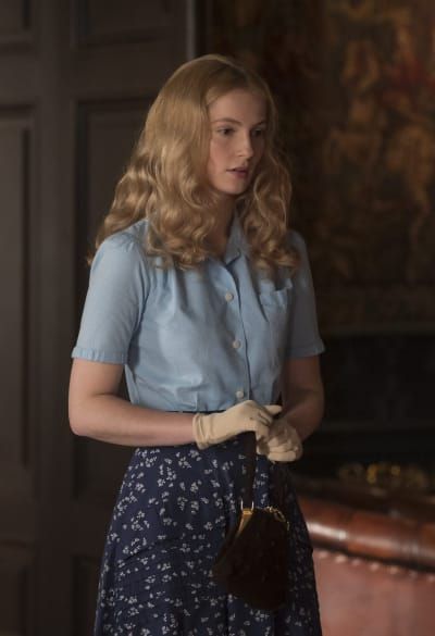 Corrine Foxworth, Hannah Dodd, Flowers In The Attic, 1940s Outfits, Fashion Background, Have Courage And Be Kind, The Attic, Historical Fashion, Face Claims