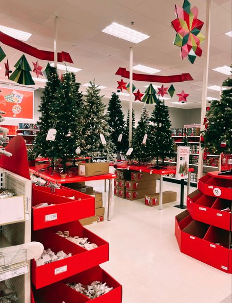 Stores During Christmas, Christmas At Target, Christmas Shopping Aesthetic, Grwm Christmas, Vsco Christmas, Target Aesthetic, Christmas Shops, Target Wondershop, Christmas Target