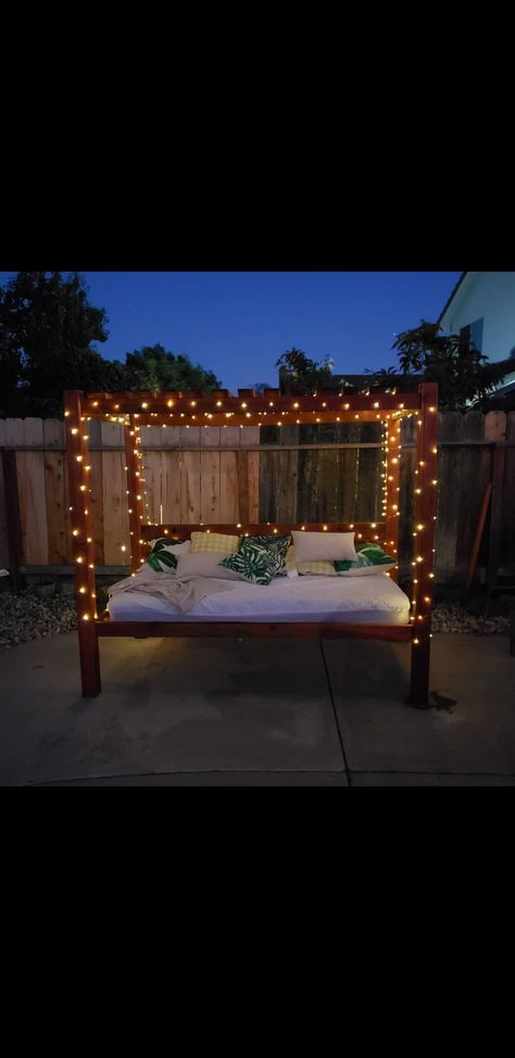 Twin Mattress Couch Diy Patio, Backyard Daybed Ideas, Patio Daybed With Canopy, Outdoor Bed Diy, Diy Outdoor Bed Lounge, Diy Outdoor Bed, Patio Couch Diy, Outdoor Daybed Ideas, Outdoor Bed Ideas