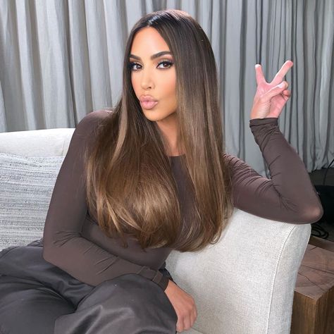 Autumn Hair Color, Chris Appleton, Brown Hair Trends, Going Dark, Kim Kardashian Hair, Estilo Kardashian, Kardashian Hair, Glow Hair, Autumn Hair