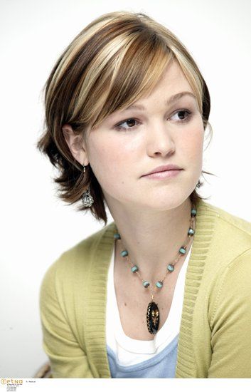 another nice pixie style Julia Stiles Hair, Julia Styles, Styles Short Hair, Julia Stiles, Haircut Pictures, Short Layered Haircuts, Great Hairstyles, Mental Training, Hairstyles For Round Faces