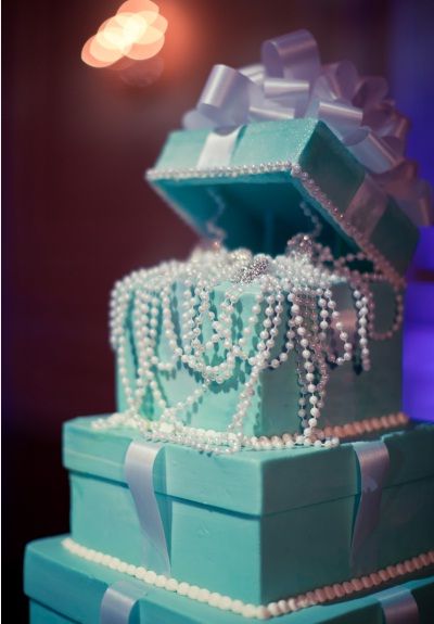 PEARLFECION A Tiffany cake & Pearls!Love this! Tiffany Cake, Tiffany Blue Wedding Theme, Blue Wedding Theme, Tiffany Cakes, Pearl Cake, Tiffany Party, Tiffany Blue Wedding, Unique Cakes, Gorgeous Cakes