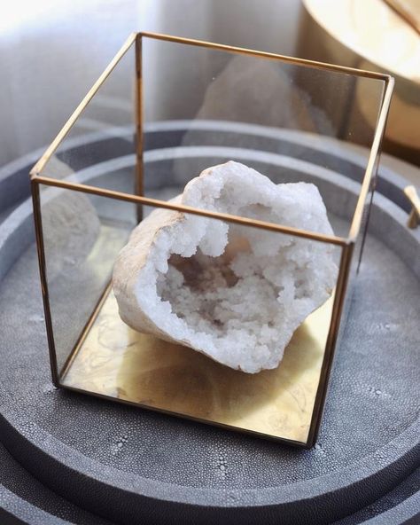 Crystals For Home, Crystal Room Decor, Glass Display Box, Geode Decor, Crystal Room, Luxe Decor, Displaying Crystals, Crystal Aesthetic, Beautiful Crystals