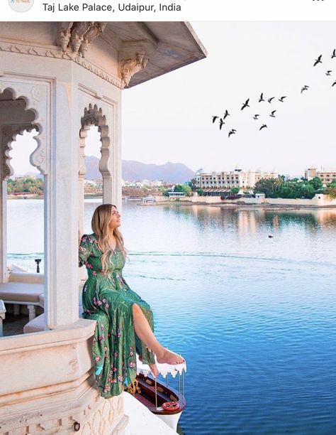 Desert Photoshoot Ideas, City Palace Jaipur, Jaipur Travel, Travel Night, City Picture, Travel Destinations In India, Udaipur India, Travel Pose, Handmade Photography