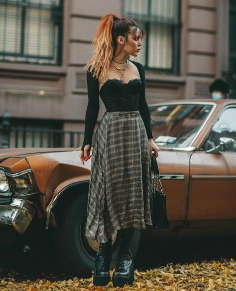 Edgy Fall Fashion 2023, Edgy Fall Outfits 2023, Goth Cute Outfits, Windy Outfits, Fall Outfits Alternative, Dark Fall Outfits, Fall Edgy Outfits, Grungy Fall Outfits, Alternative Fall Outfits