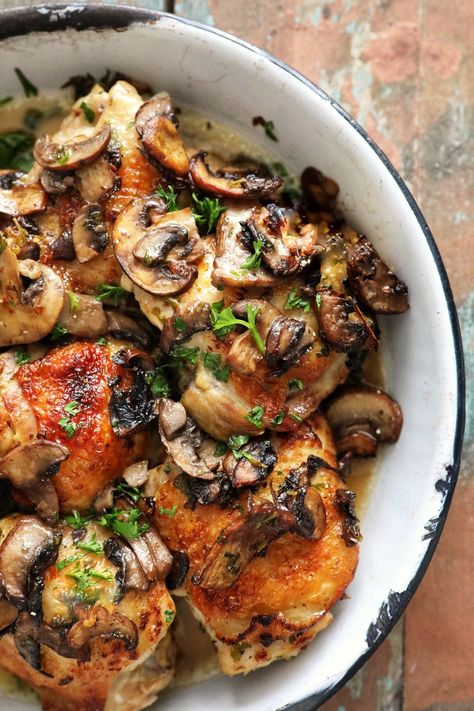 Oven Roasted Chicken with Mushrooms and White Wine – SIMPLY BEAUTIFUL EATING Italian Roast Chicken Recipes, Baked Chicken And Mushrooms, Turkey Dinners, Recipe Inspirations, Mushroom Sauce Recipe, Chicken Shawarma Recipe, Chicken Mushrooms, Baked Mushrooms, Chicken Mushroom Recipes