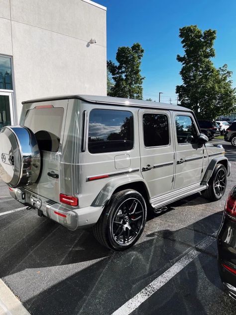 Joe Wisniewski on Twitter: "Arabian Grey // Classic Red https://t.co/eBKZhudG93" / X G Wagon Interior, G Wagon Amg, Mercedes G63, Dream Cars Mercedes, Mercedes G Wagon, Dream Cars Jeep, Lux Cars, Super Luxury Cars, Classy Cars