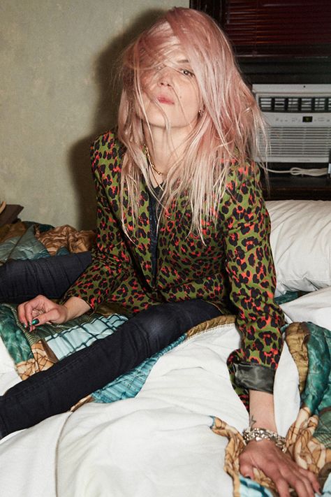 Singer Alison Mosshart Designed the Perfect Rock Uniform With R13 | Vogue Alison Mosshart, R13 Denim, Leopard Print Blazer, The Boyfriend, Boyfriend Blazer, Rocker Style, Blazer Designs, Classic Blazer, Printed Blazer