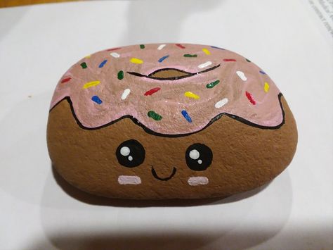 Painted rock donut by marci #kindnessrocks Donut Painted Rock, Donut Rock Painting, Birthday Painting, Stone Art Painting, Painted Rocks Kids, Rock And Pebbles, Painted Rocks Craft, Rock Decor, Rock Painting Ideas Easy