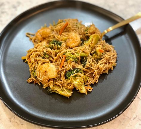 Shrimp Stir Fry with Ramen Noodles Stir Fry With Ramen Noodles, Shrimp Ramen, Ramen Stir Fry, Shrimp Stir Fry, Frozen Shrimp, Frozen Broccoli, Ramen Noodle, Fresh Broccoli, Stir Fry Recipes