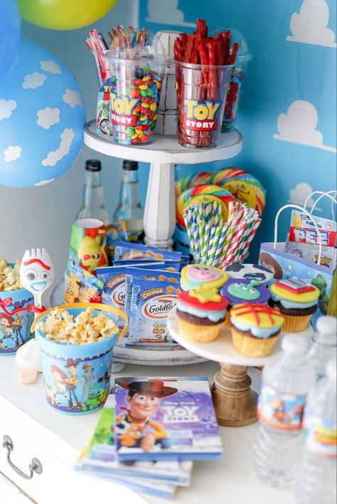 Toy Story Gender Reveal Ideas, Toy Story Party Ideas, Toy Story Food, Toy Story Birthday Party Ideas, Toy Story Cupcakes, Toy Story Party Decorations, Disney Cupcakes, 2nd Birthday Party For Boys, Toy Story Baby