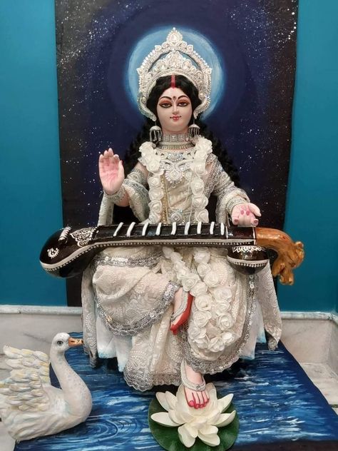 Saraswati Puja Decoration Ideas, Maha Saraswati, New Model Saraswati Murti, Kulasai Mutharamman, Saraswati Thakur, Ma Saraswati, Goddess Pictures, Devi Saraswati, Saraswati Picture