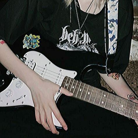 Grunge Black And White, Cute Aesthetics, White Aesthetics, Guitar Boy, Rock Aesthetic, Rockstar Aesthetic, Guitar Obsession, Fotografi Vintage, Cool Electric Guitars