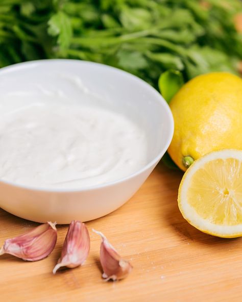 Try this easy recipe for yogurt garlic sauce that is often used for shawarma or over meat. It makes an excellent alternative to mayonnaise. Aoili Recipe, Turkish Yogurt, Greek Yogurt Sauce, Garlic Sauce Recipe, Doner Kebab, Yogurt Dip, Tzatziki Sauce, Yogurt Sauce, Yogurt Recipes