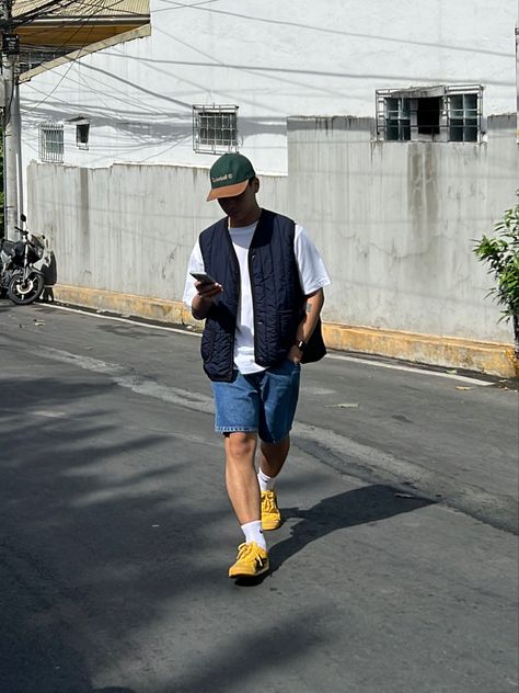 Onitsuka Tiger Outfit, Adidas Samba Outfit, Minimalist Streetwear, Samba Outfit, New York Outfits, Mens Outfit Inspiration, Tailored Shorts, Onitsuka Tiger, Pretty Style