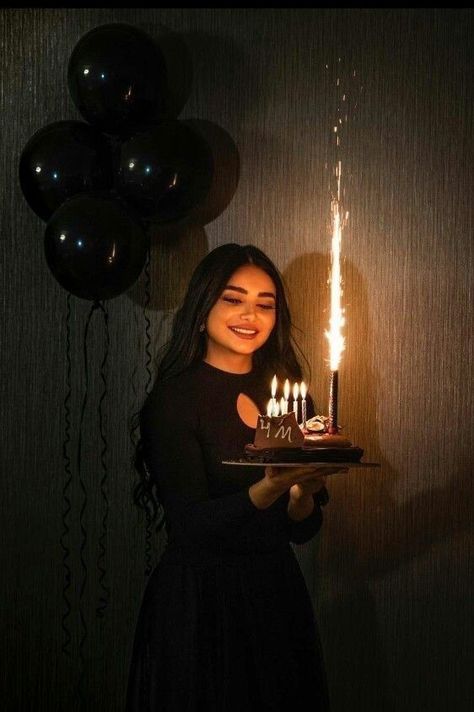 Birthday Balloons Pictures, Cute Birthday Pictures, 21st Birthday Decorations, 21st Birthday Photoshoot, Birthday Ideas For Her, Cute Birthday Ideas, Birthday Photography, Foto Poses, Photography Poses Women