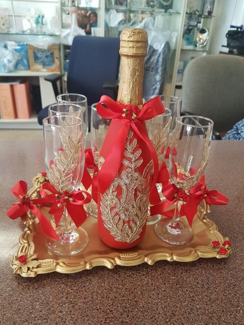 Red Quince Copas, Quince Bottle Decoration, Quinceanera Inspiration, Quinceañera Decor, Bridal Glasses, Charro Theme, Red Quinceanera Ideas, Quinceanera Red, Quince Decor