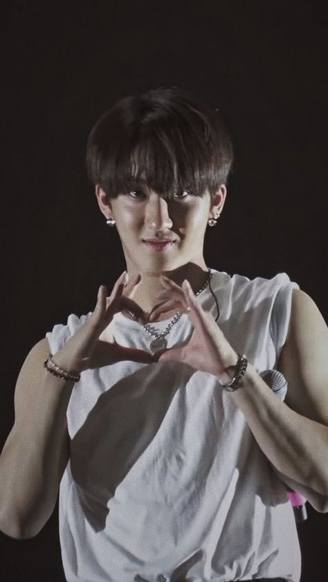 Changbin Biceps, Changbin Skz, Seo Changbin, Stray Kids Seungmin, Color Charts, Kids Wallpaper, Crazy Kids, Kpop Guys, Lee Min Ho