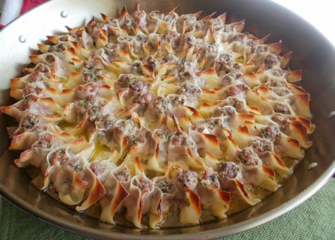 manti - armenian style dumplings Pide Recipe, Won Ton, Armenian Recipes, Tesco Real Food, Best Street Food, Eastern Cuisine, Lebanese Recipes, Beating Heart, Middle Eastern Recipes