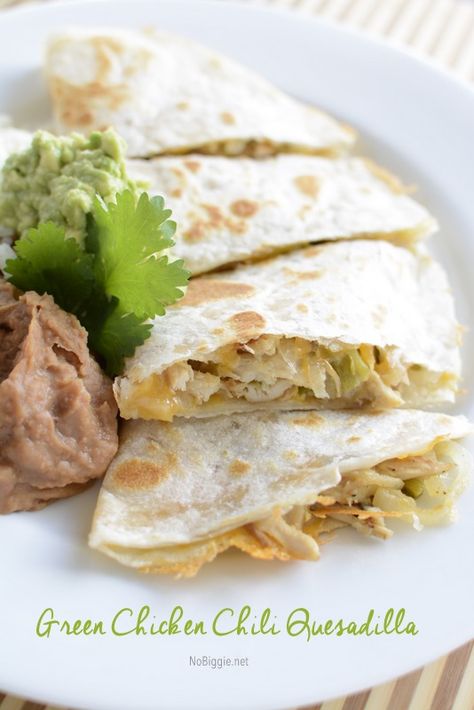 Learn how to make the green chicken chili quesadilla just like at Bajio. Green Chili Chicken Quesadilla, Avocado Chicken Quesadilla, Leftover Turkey Quesadilla, Smoked Turkey Quesadillas, Guacamole And Chicken, Quesadilla Recipes Easy, Chicken Quesadilla Recipe, Green Chili Chicken, Easy Guacamole