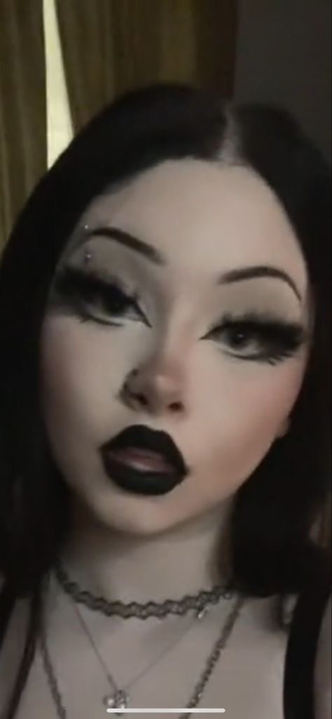 Goth Bratz Makeup, Goth Makeup Black Lipstick, Goth Lip Liner, Gothic Makeup For Hooded Eyes, Gothic Makeup Easy, Soft Goth Makeup Hooded Eyes, Black Eyeshadow Looks Goth, Hot Goth Makeup Looks, Goth Makeup For Round Face