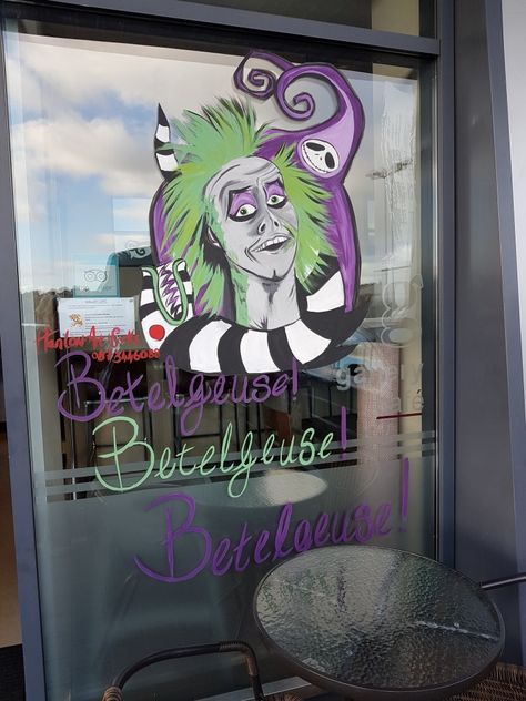 Beetlejuice Window Painting, Disney Window Painting, Halloween Window Painting Ideas, Halloween Window Painting, Halloween Window Art, Fall Window Painting, Halloween Mural, Holiday Window Painting, Window Art Ideas