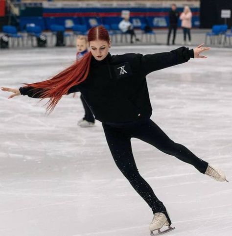 Alexandra Trusova Outfits, Ice Skating Pictures, Skate Photography, Figure Ice Skates, Sasha Trusova, Figure Skating Outfits, Ice Skating Outfit, Skating Aesthetic, Russian Figure Skater