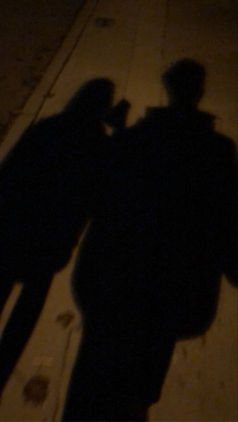 Fake Shadow Snaps, Couple Shadow Pic Night, Ny Fake Story, Couple Shadow Aesthetic Night, Couple Fake Story Snap, Ny Fake, Shadow Snap, Couple Shadow, Teenage Couples