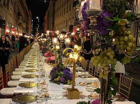 Inside Dolce & Gabbana's 400-Person Dinner Party In The Streets Of Milan Milan Store, Italian Dinner Party, Italian Dinner, Festive Tables, Wedding Stage, Dolce E Gabbana, Al Fresco Dining, Dolce & Gabbana, Luxury Vintage